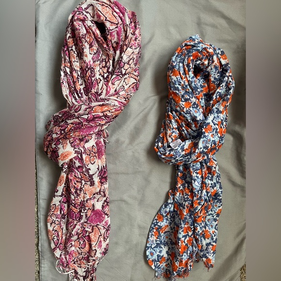 2 Scarves - Picture 1 of 1